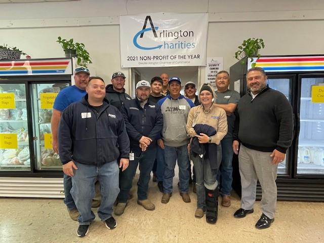 Atmos Energy employees volunteer at Arlington Charities