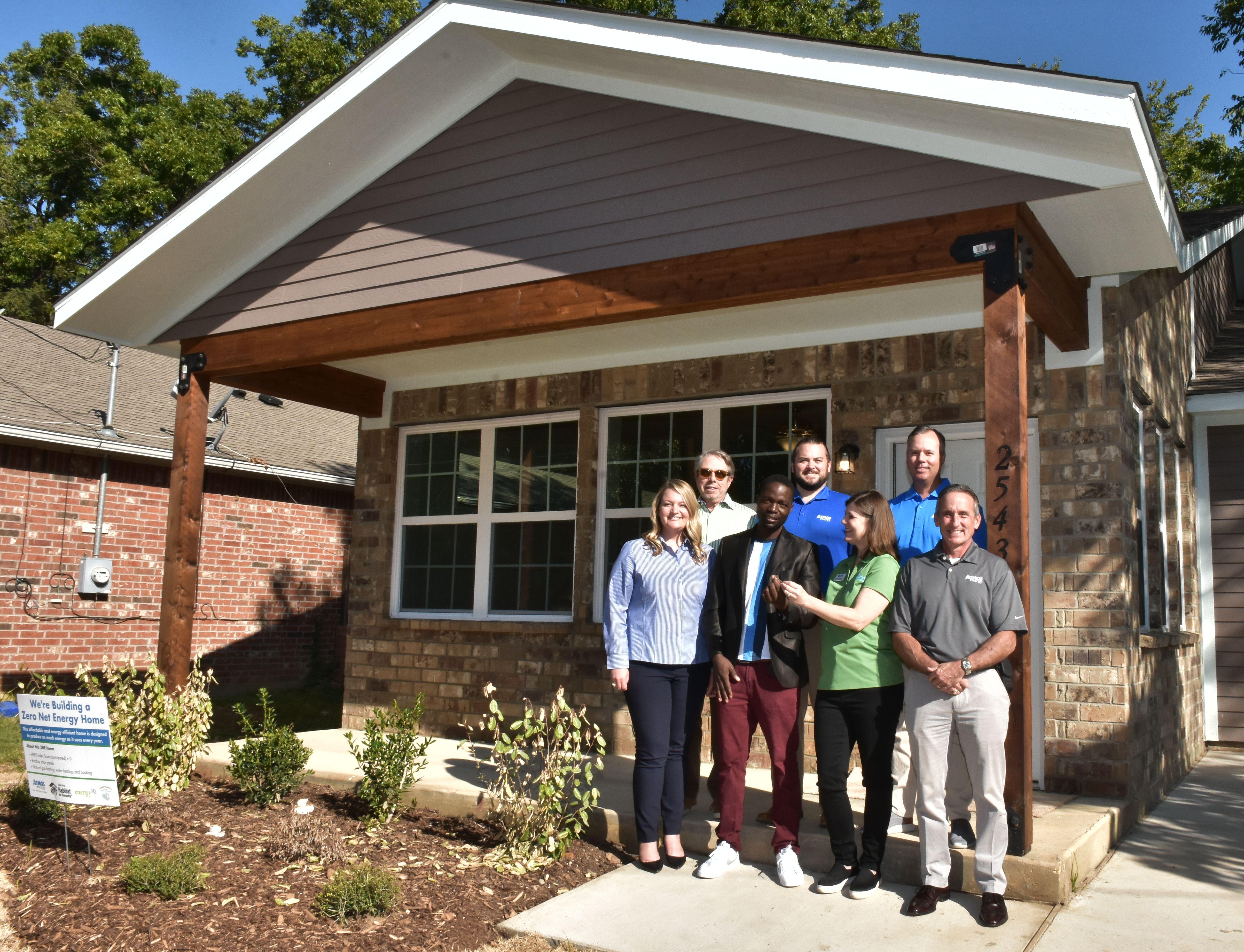 Atmos Energy and Dallas Area Habitat for Humanity today unveiled a zero net energy (ZNE) home at a dedication ceremony in South Dallas. 